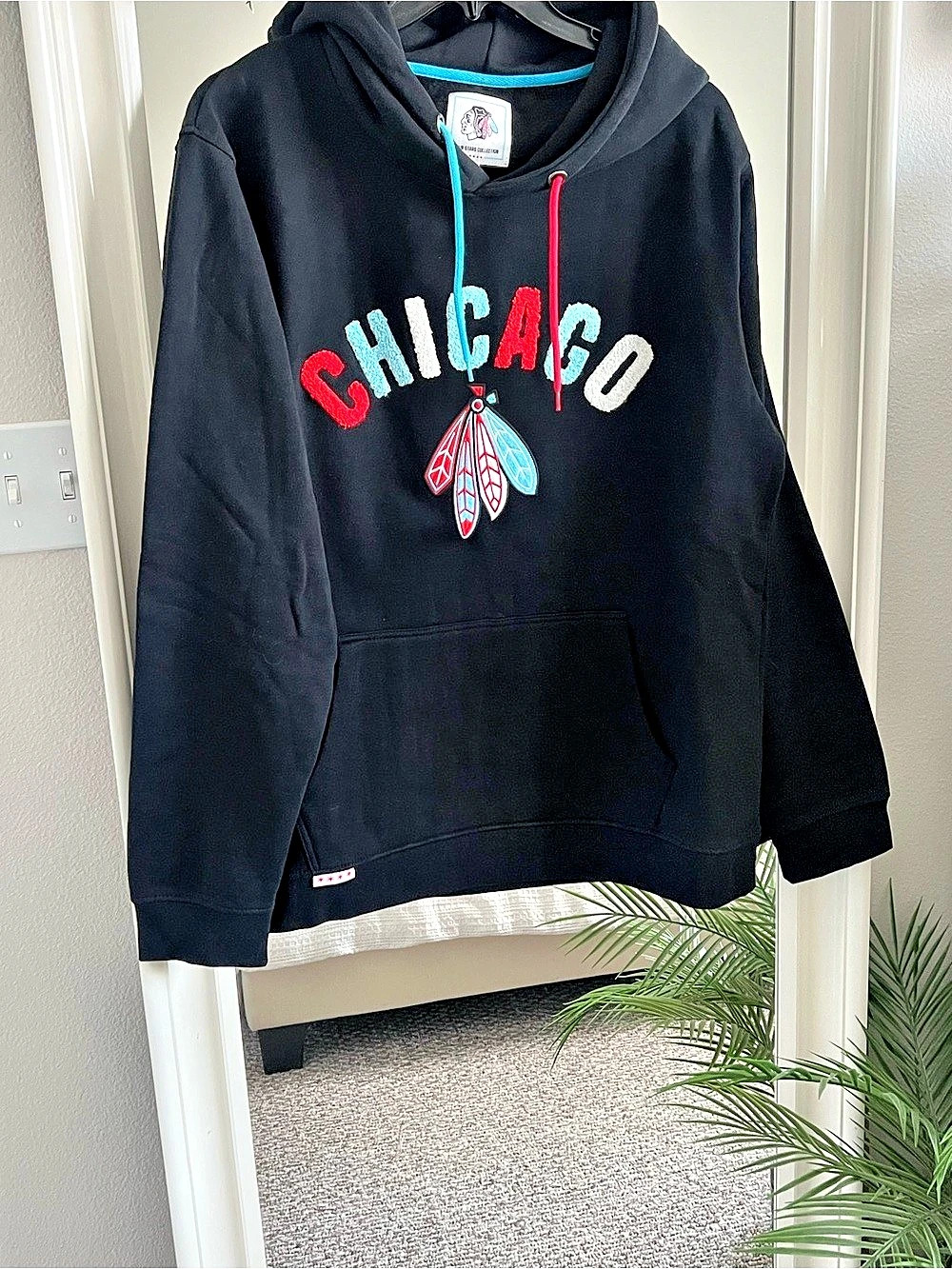 Four Stars Collection Chicago Blackhawks 90 Graphic Hoodie Black  XXL Like New.